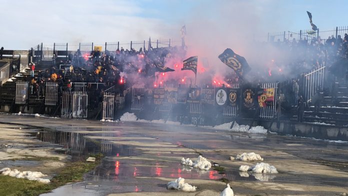 ВИДЕО: Бултрасите се отчетоха с пиро и бомбички