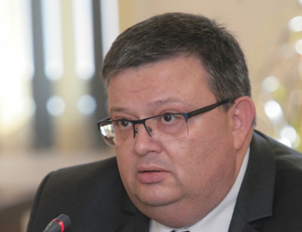 Цацаров поиска втори имунитет на кандидат за депутат