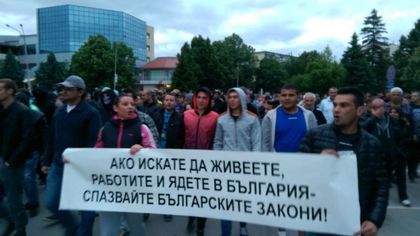 Раднево след сблъсъците: Ранени, обвинени и нови протести