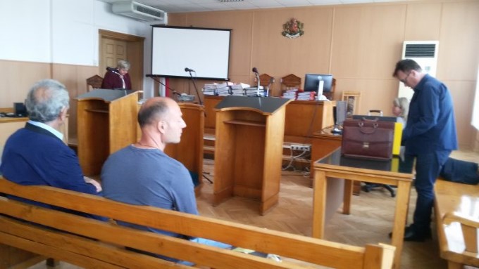 Шумен: Назначаване на нова комплексна съдебно-техническа експертиза поиска защитата на обвиняемите машинисти за катастрофата на жп гарата в Хитрино