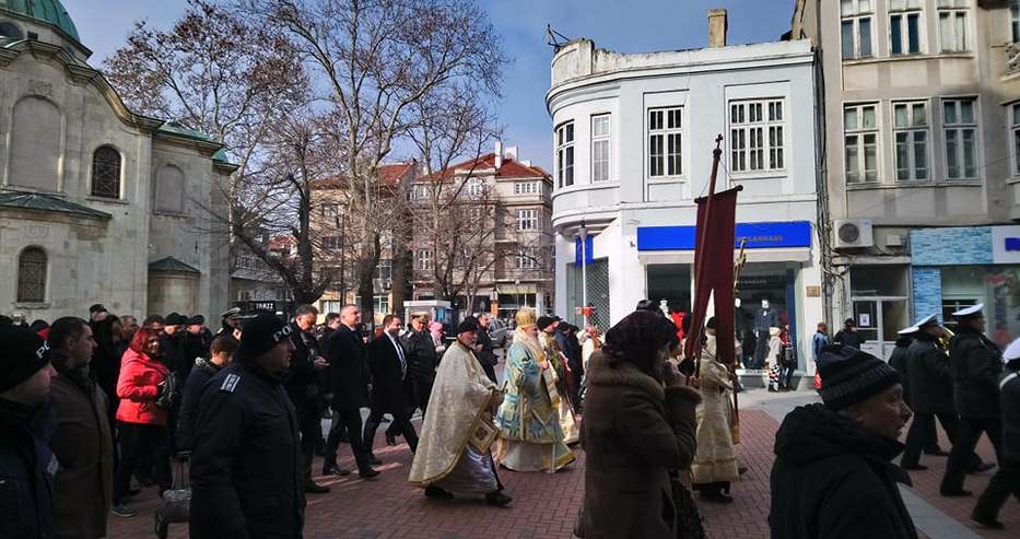 Варна освети бойните знамена и шества на Богоявление (Снимки)