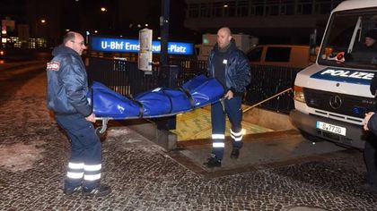 Мигрант блъсна германка под влака заради забележка