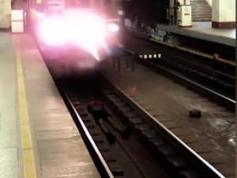 Младеж легна под влак в метрото заради... лайкове ВИДЕО