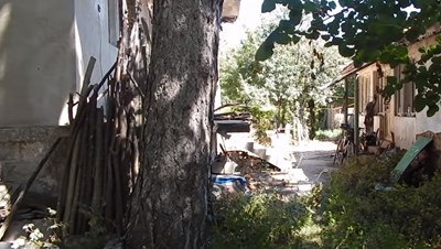 Син зарови баща си в двора, за да получава пенсията му