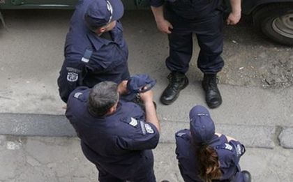 Отмениха глоба на жена, нарекла полицаи „тумбаци”
