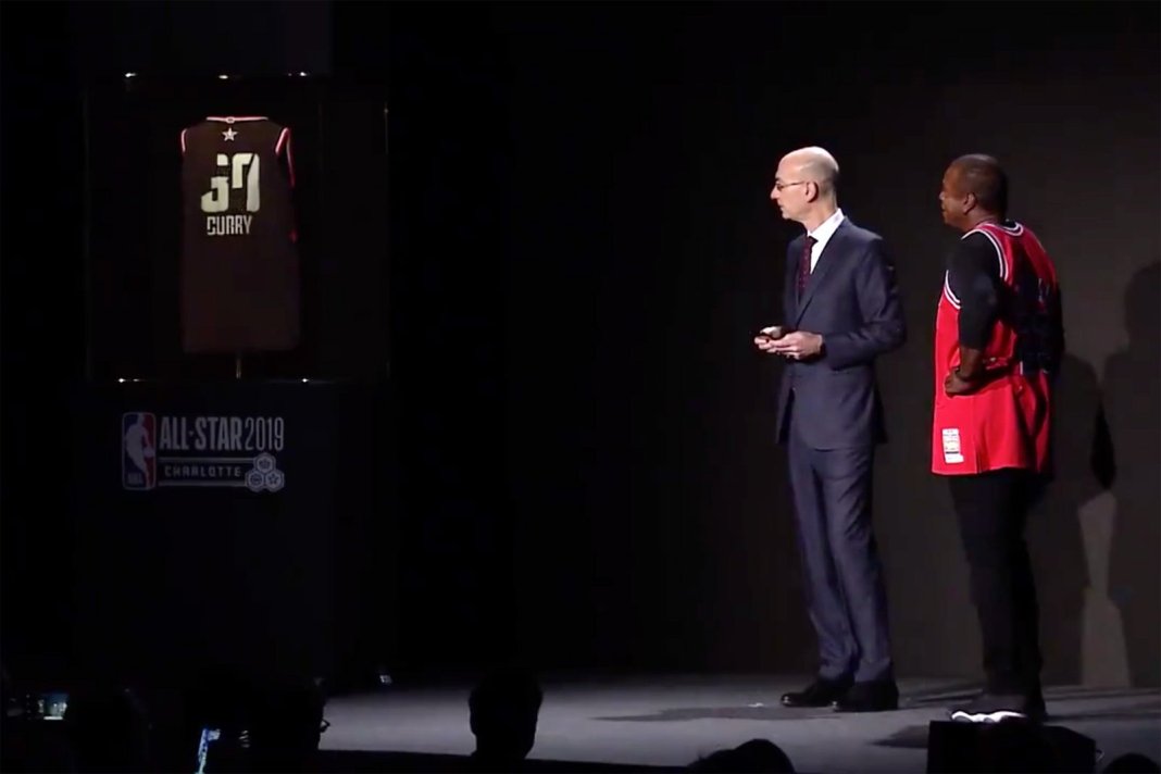 Умната тениска на NBA сменя цветовете на любимите ви отбори в движение