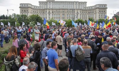 Хиляди на протест в Букурещ срещу промени в НК