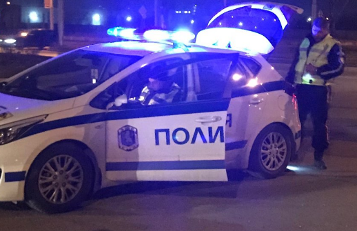 Катаджии спряха БМВ за проверка, шофьорът обаче настъпи газта към Пловдив! Оказа се, че ..