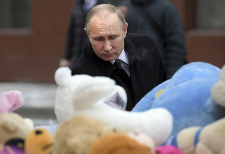 Путин пристигна в Кемерово, където огнен ад в мол отне живота на десетки (СНИМКИ)