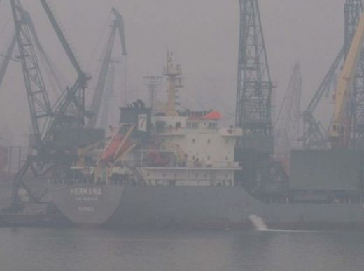 Гъста мъгла затвори пристанището във Варна