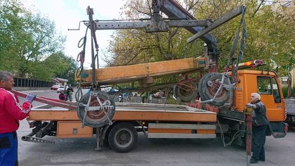 На калъп: Шефът на "Чистота" спипа каруца, направила нерегламентирано сметище - репатрираха я за три минути (СНИМКИ)