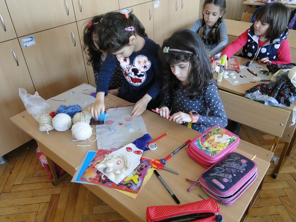 Първокласниците от клуб „Аз съм българче” изработиха кукерски маски
