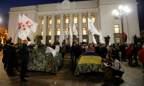 Киев осъмна с палатков протестен лагер