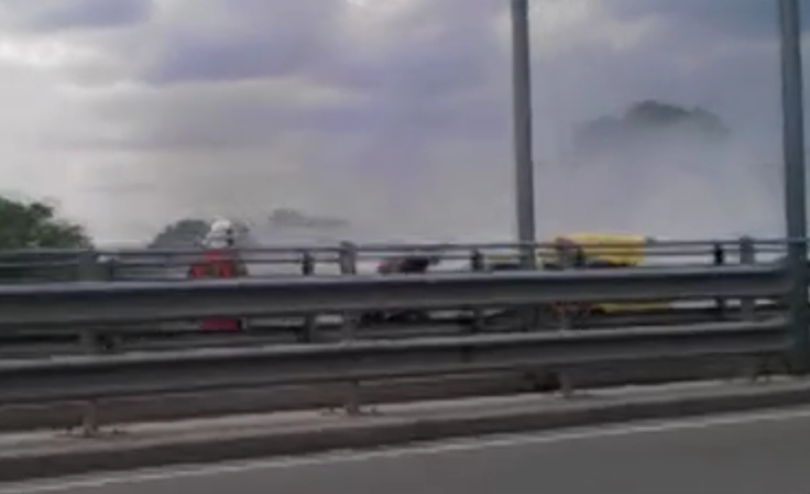 Кола пламна в движение на моста на Адата в Пловдив (СНИМКА)