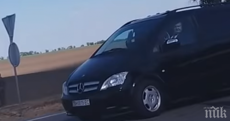 НЕВИЖДАНО! Порошенко сам вози Бойко Борисов по трасето Одеса-Рени (ВИДЕО)