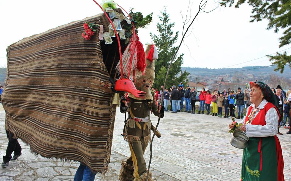 Над 10 кукерски и сурвакарски групи ще гонят злото на XV Фолклорен фестивал в Попинци