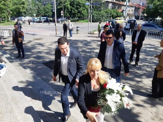 Европейски избори 2019: Водачът на листата на БСП за европейските избори Елена Йончева упражни правото си на глас