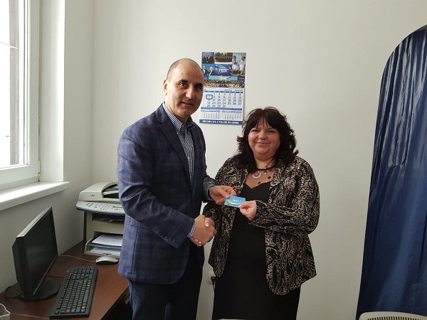 Председателят на ПГ на ГЕРБ Цветан Цветанов връчи членски карти на нови членове на партията
