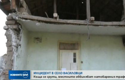 Къща се срути, след като край нея мина ТИР (ВИДЕО)