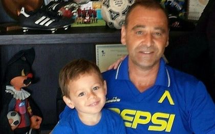 Ники Илиев дари свои вещи за бъдещия музей на Левски в Сектор А