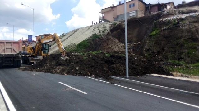 Ново срутване върху струващия 110 млн. лв. варненски булевард „Левски” (СНИМКА)