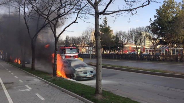 Огнен ужас в столицата: Четири коли станаха на въглен на бул. 