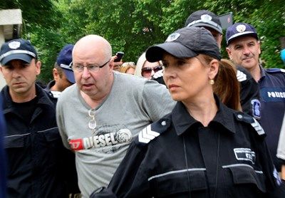 Да не си на мястото му! Бесни пандизчии точат зъби, искат да смелят фасона на бияча на жени Ралф