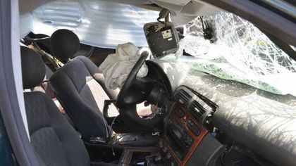 Шофьор загина при удар в дърво