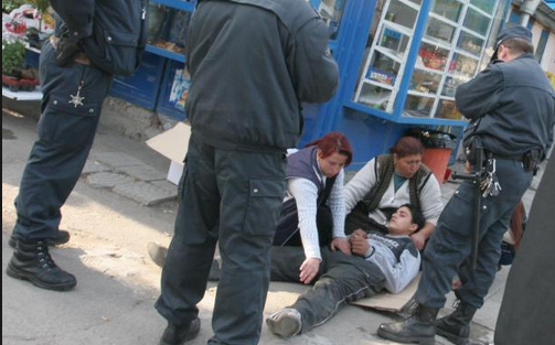 Бойкот на вота в Карнобат: Цял квартал отказа да гласува, след като полицаи набили аутист ВИДЕО
