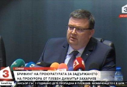 Цацаров вдигна завесата зад задържане на прокурор, участвал в престъпна група
