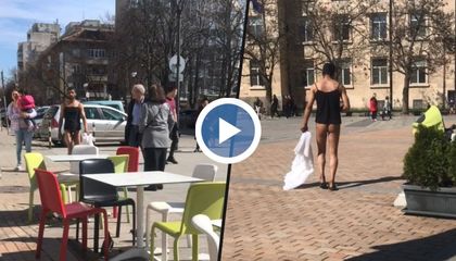 Гол мъж в центъра на Русе