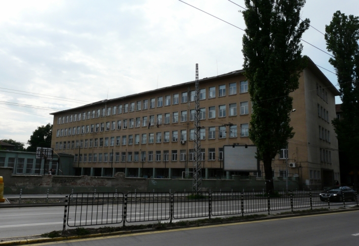Столична елитна гимназия на нокти! Родители скочиха в подкрепа на учителка