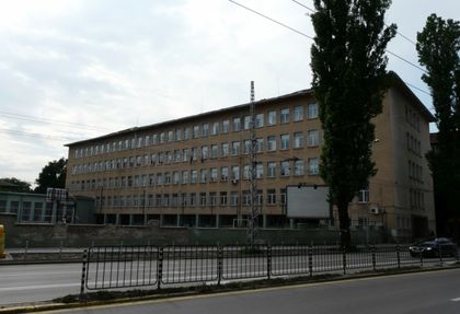 Столична елитна гимназия на нокти! Родители скочиха в подкрепа на учителка