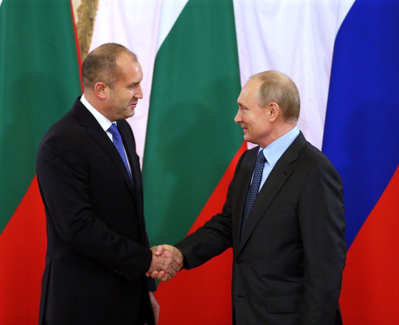 Държавният глава Румен Радев призова на среща с президента Владимир Путин за повече гъвкавост при договорите за доставка на енергийни ресурси от Русия и за намаляване на цените