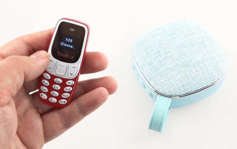 Вижте най-малкия телефон в света, който дори има Facebook СНИМКИ