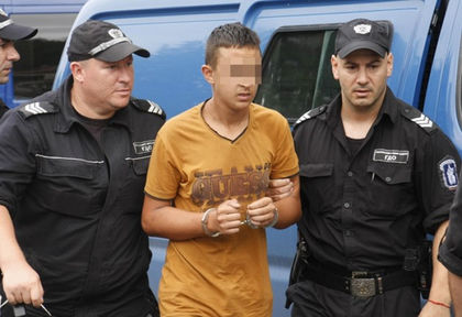 Ще му се размине ли на тинейджъра Иван, който закла брутално в асансьор 11-годишната Никол?
