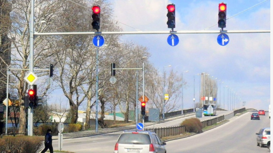 Нови светофари и защитен ляв завой на Карловско шосе в Пловдив