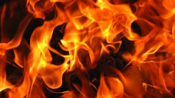 Пожар в Патриарх Евтимово унищожи слама за 10
000 лева