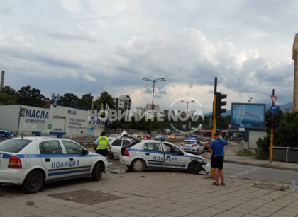 Патрулка и Нисан се помляха на булевард в София СНИМКИ
