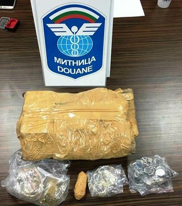 Над килограм златни и сребърни накити са задържани на
