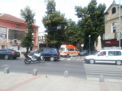 Шофьорка блъсна 14-годишно момиче на пешеходната пътека до Дома на културата