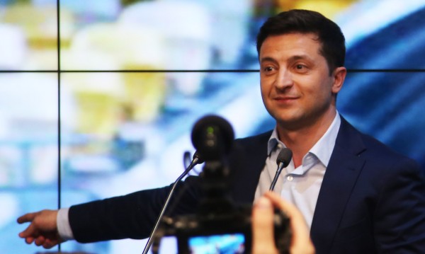Зеленски се опълчи на Путин за предложението за руски паспорти