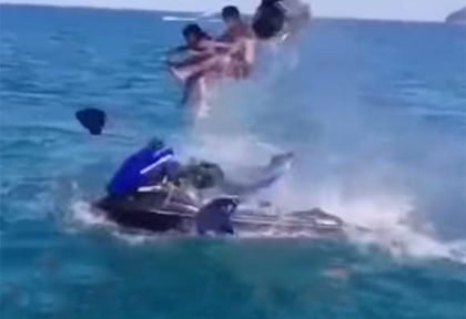 Джет с туристи се взриви в Черно море (ВИДЕО)