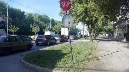 Ад на пловдивски булевард, избягвайте участъка (СНИМКИ)