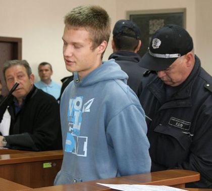 Емоции в съда: С аплодисменти и