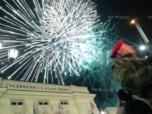 Със заря, полагане на венци пред паметника на Цар Освободител и коленичене бе почетена паметта на загиналите за Освобождението на България в столицата