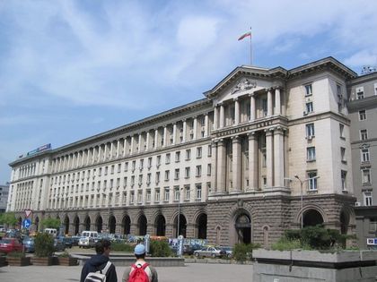 Гласувано: Дават по 1 милион на Ботев и Локо