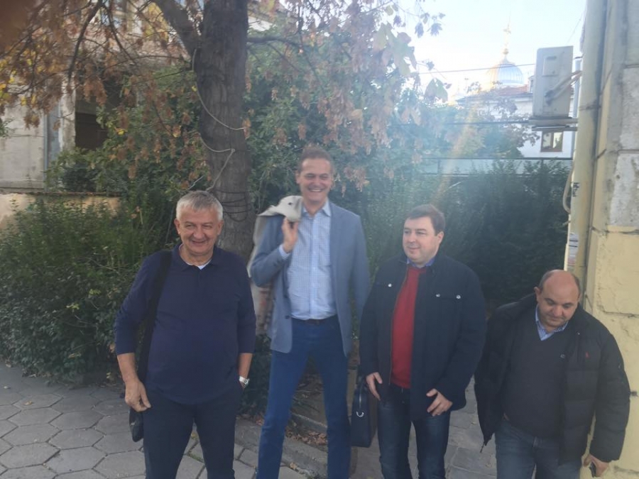 В Локо подписват, че няма да си искат парите! Неделчев даде "къс пас" на Крушарски за преговорите с ирландеца