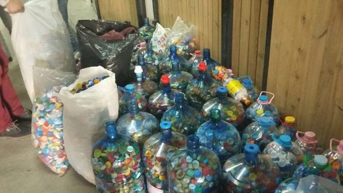 Смолян: Само за 10 дни металното сърце пред РИОСВ събра над 70 кг пластмасови капачки