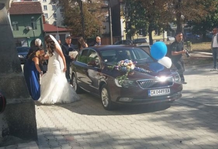 Сидеров и Гаджева пристигнаха на сватбата си (СНИМКИ)